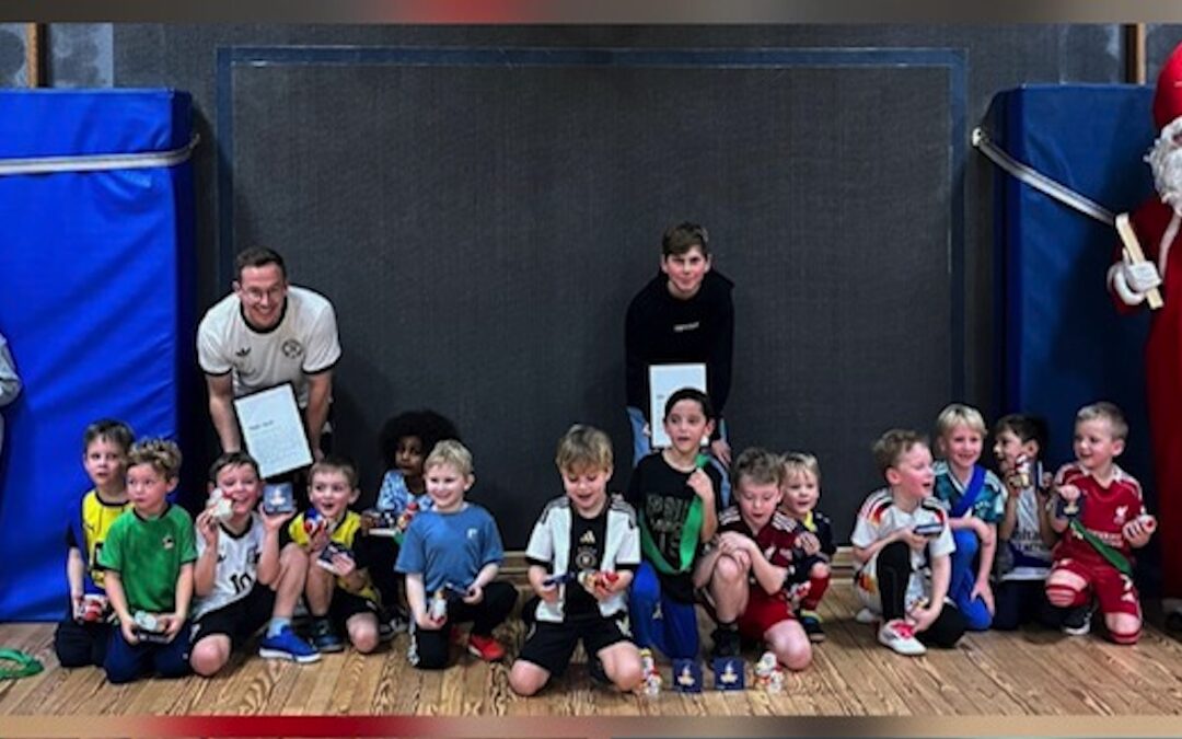 Der Nikolaus besucht die Minikicker unserer JSG